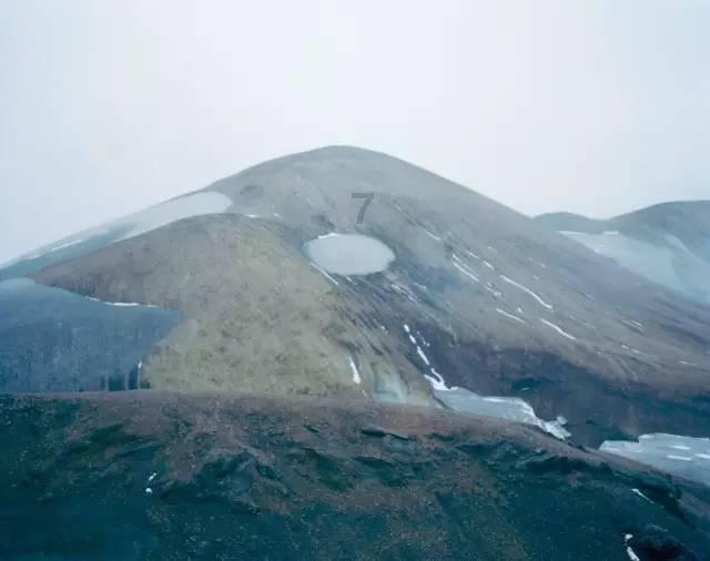 众星登上新闻联播，李雪健黄渤坐前排地位高，易烊千玺镜头火上热搜